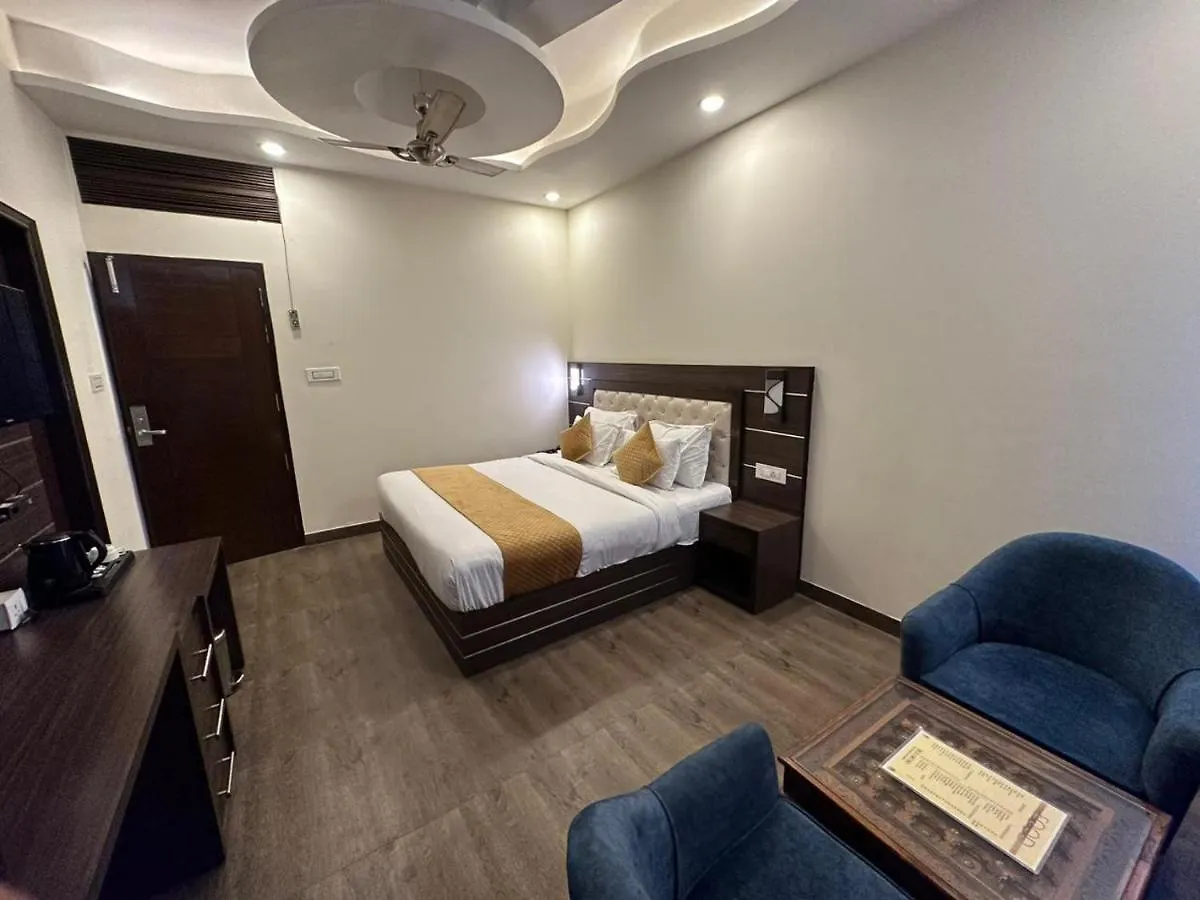Townhouse 1255 Hotel Blue Orchid Zirakpur 2*,  India