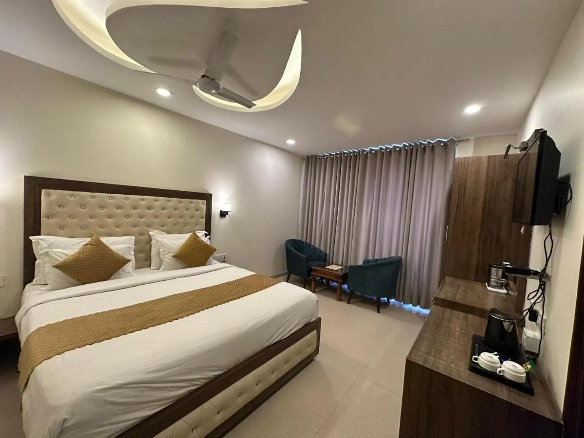Townhouse 1255 Hotel Blue Orchid Zirakpur 2*,  India